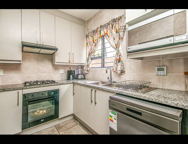 3 BEDROOM TOWNHOUSE TO LET IN BROMHOF